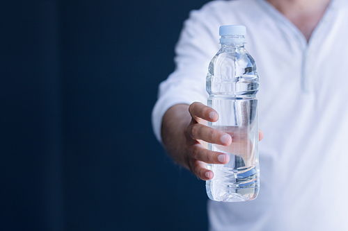 農夫山泉再推瓶裝水新品,喊你多喝開水