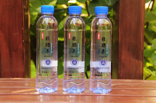 鐵漢足球與影視的唯一指定飲用水 大熙客龍硒泉品牌包裝設(shè)計